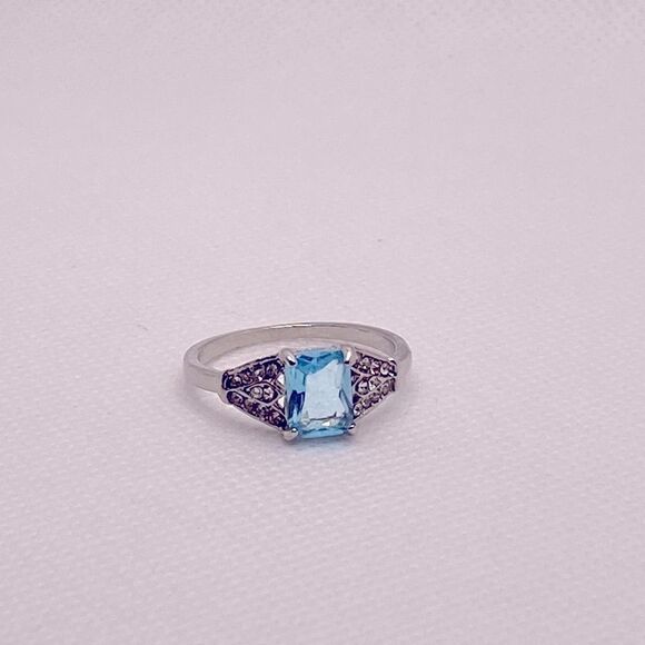 💛 18k White Gold Plated Blue & White CZ Ring - Picture 2 of 6